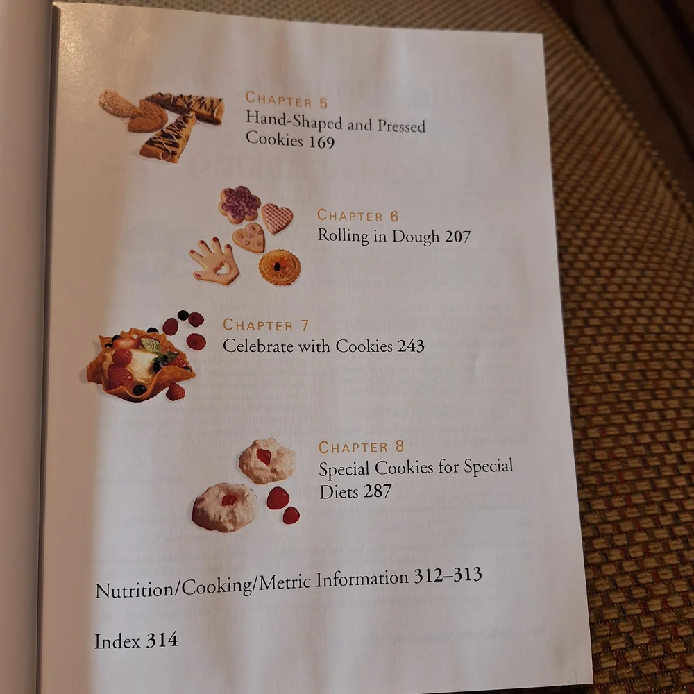 Betty Crocker's Cookie Book Copyright 1998 More Than 250 Recipes
